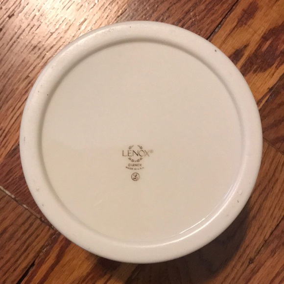 Authentic Lenox Holly and Berry Wine Bottle Holder - Picture 2 of 5